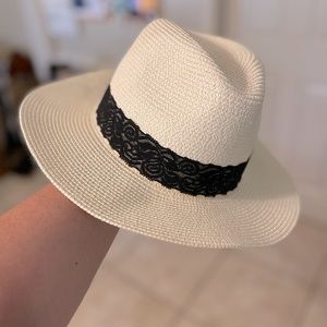 Stylish Fedora-Style Summer Hat with Black Lace Trim